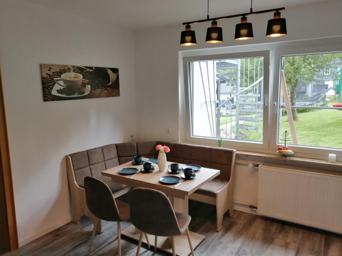Apartment Am Felsen Zueschen Winterberg Exteriör bild