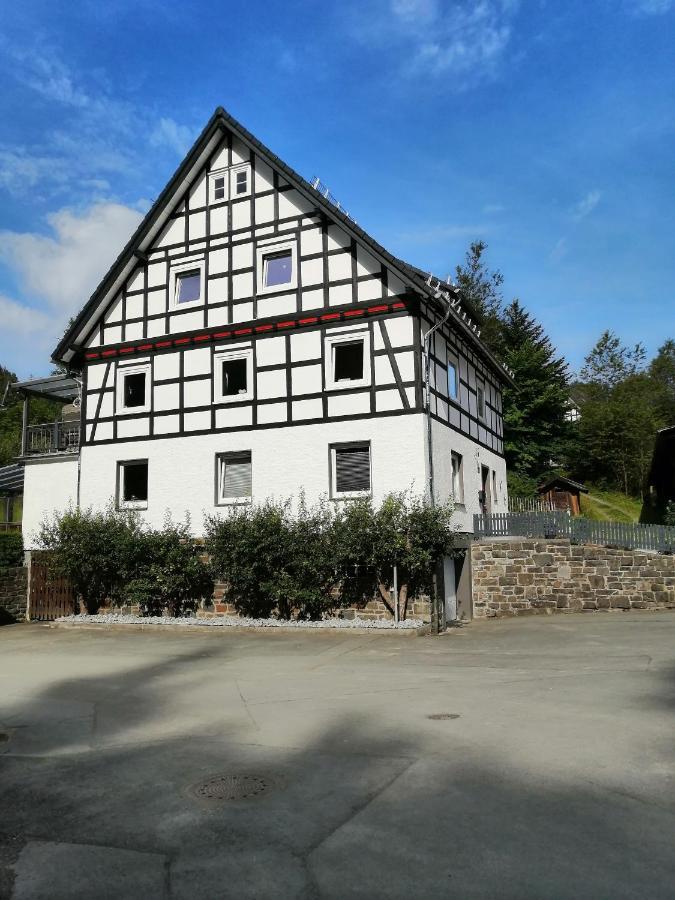 Apartment Am Felsen Zueschen Winterberg Exteriör bild