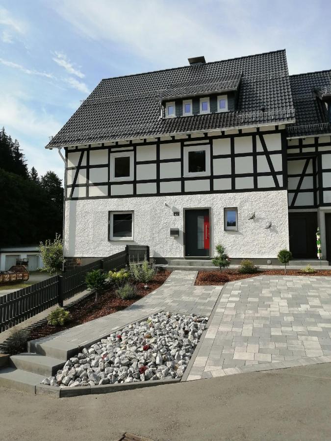Apartment Am Felsen Zueschen Winterberg Exteriör bild